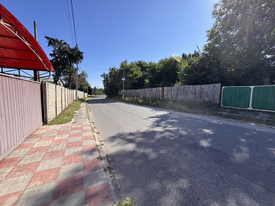 Малютянка продаж фасадноі  ділянки  на центральній вулиці