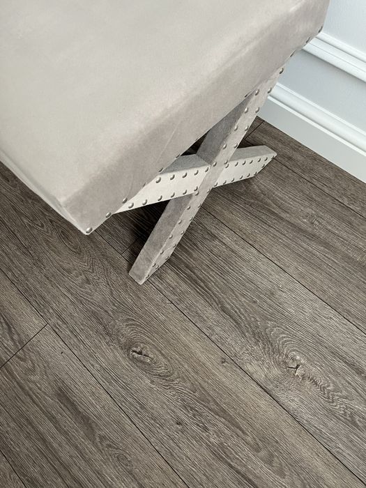Elegancja pufa w stylu modern classic, hampton, glamour, nowojorskim