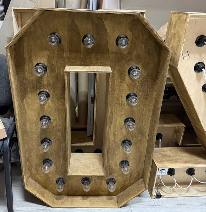 Об’ємні світлові ретро-букви