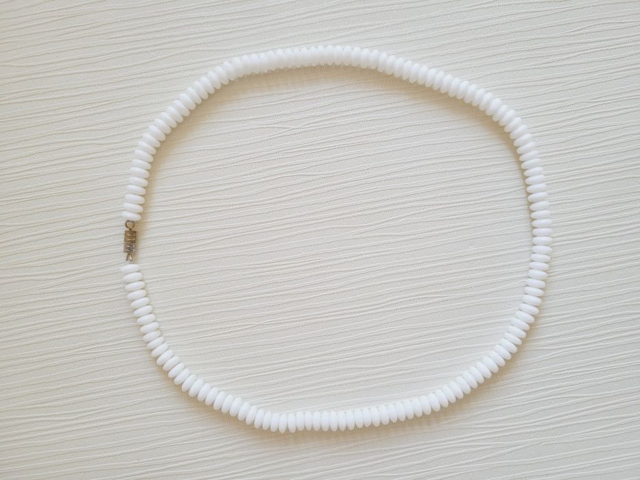 Вінтажний білий чокер із намистин