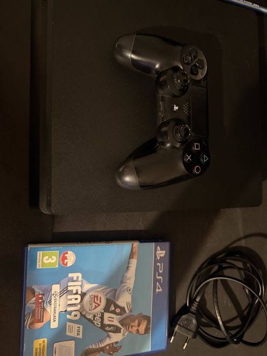 Konsola ps4 slim