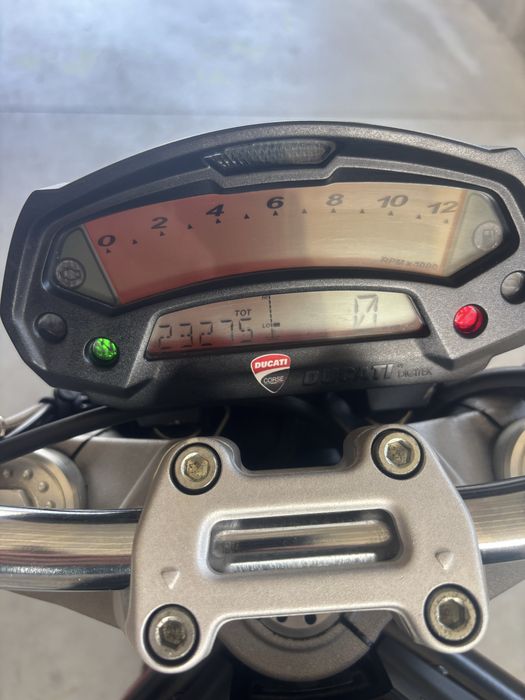 Ducati monster 696
