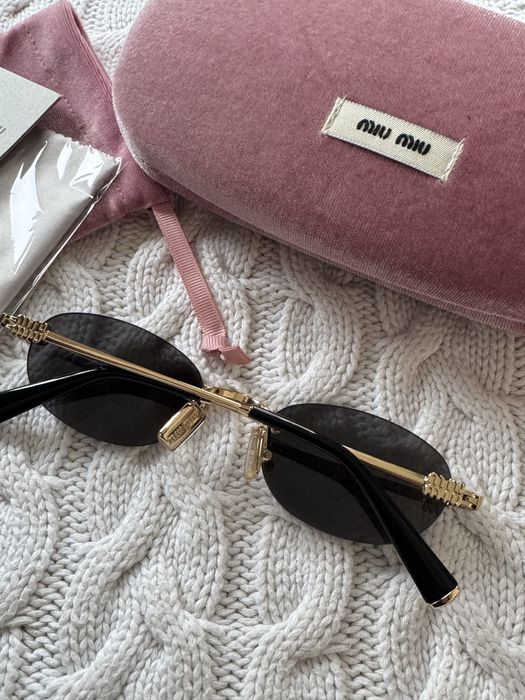 Сонцезахісні окуляри Miu Miu