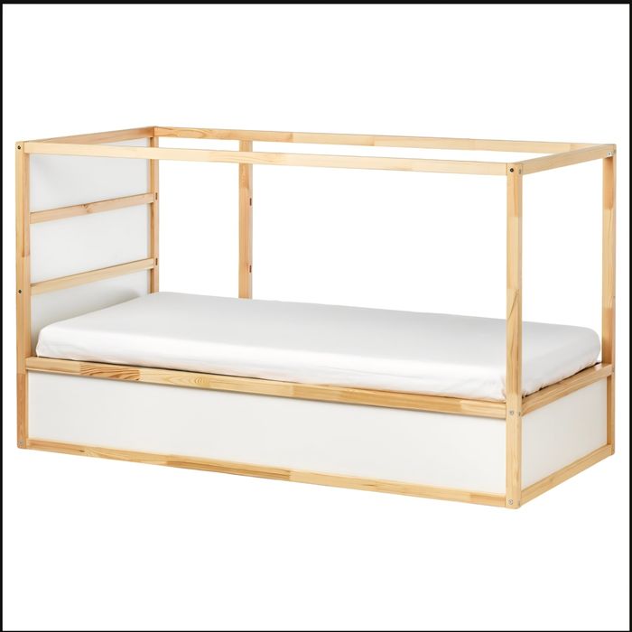 Cama reversível (Ikea, modelo Kura)