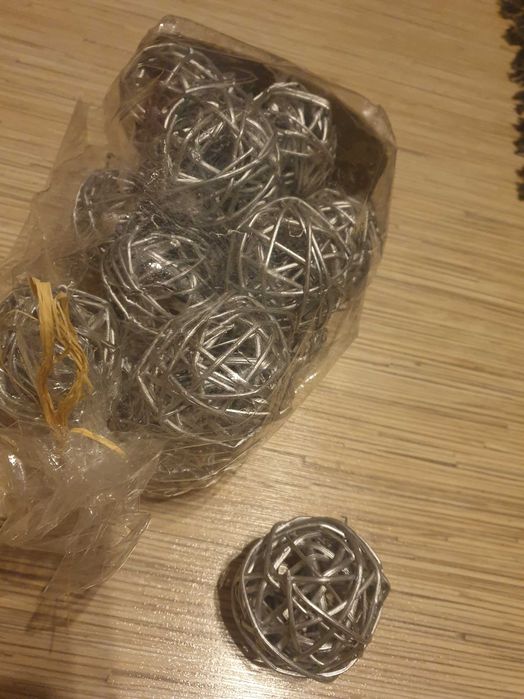 Srebrne kule plecionka ozdoba świąteczna