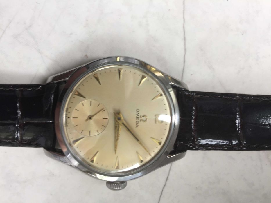 omega nakrecana 1943 rok zolty werk kolor tarczy ekri dolny sekundnik