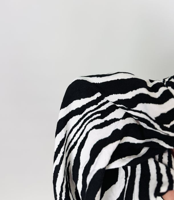 Czarno-białe szorty w zebrę S 36