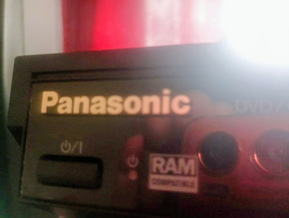 Panasonic DVD-S27
DVD-програвач.
