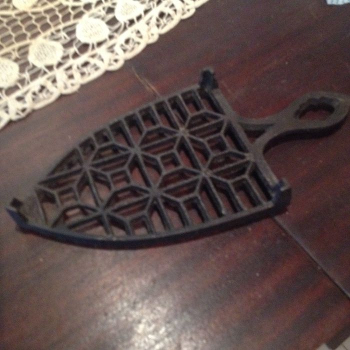 Suporte de ferro de engomar (em ferro)