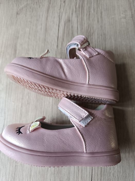 Взуття для дівчинки (туфлики,макасіни, домашні тапулі)