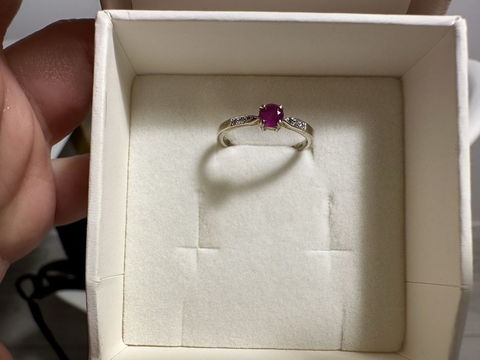 Złoty pierścionek rozmiar 10  - diamenty i rubin, certyfikat YES