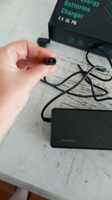 Carregadores eléctricos trotinete d88, 67.2V2A, a funcionar