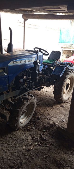 Продам два трактори