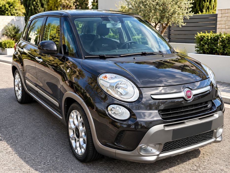 Fiat 500L impecável
