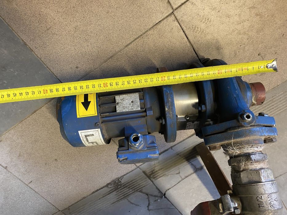 Pompa wodna z silnikiem i zaworem kulowym