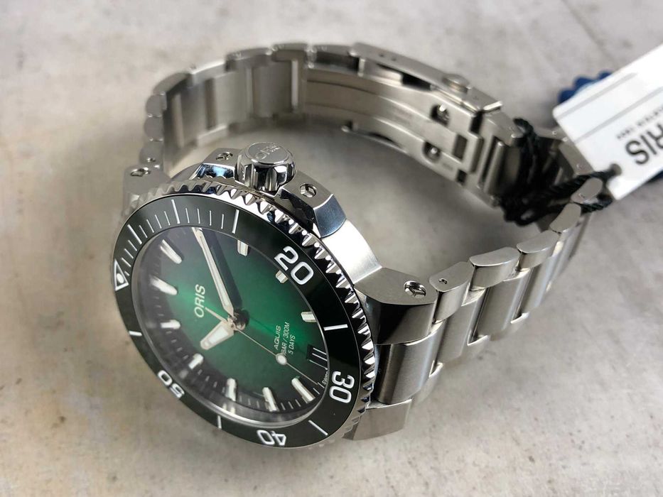 Relógio Oris Aquis Date 400