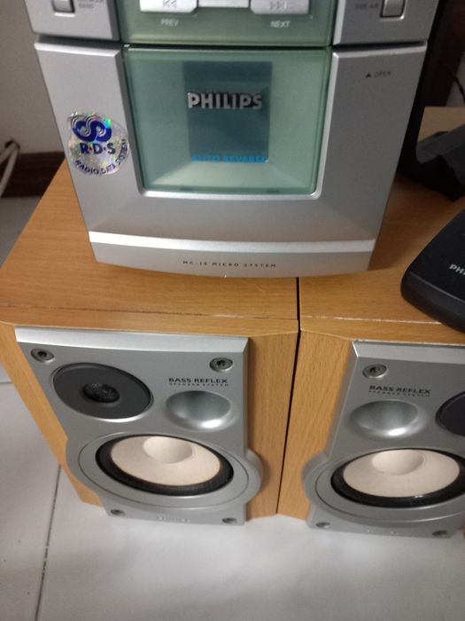 Aparelho de música Philips (Avariado) + 2 colunas Philips