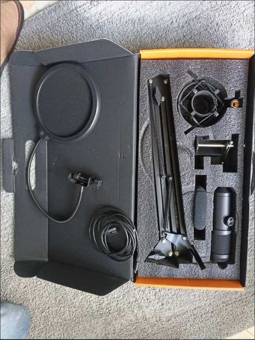 Microfone Krom Kapsule Kit para streaming