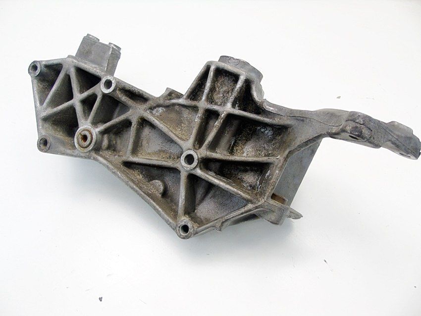 Łapa Wspornik Silnika 1.8 20V Passat B5 Audi A4 B5 A6 C4 058145523B