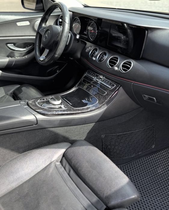 Mercedes e klasse w213 2016 год переодет в 63S обмен на крузак или Lx 570