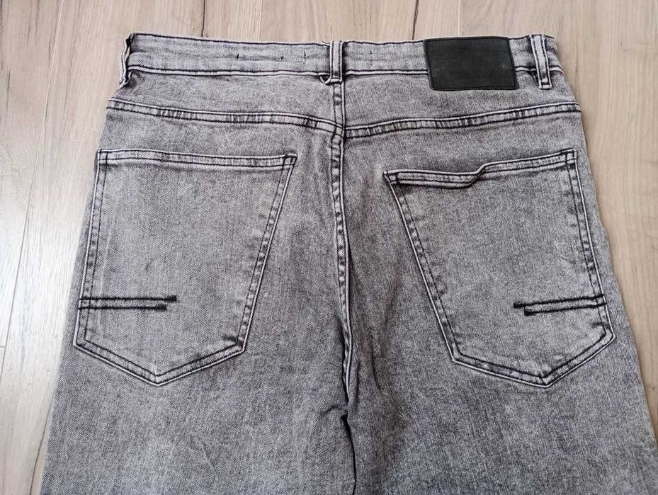 Spodnie młodzieżowe Reserved rozmiar 32 kupione w Anglii