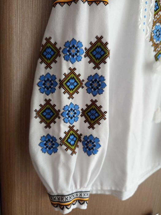 Вишиванка на дівчинку 10-12 років