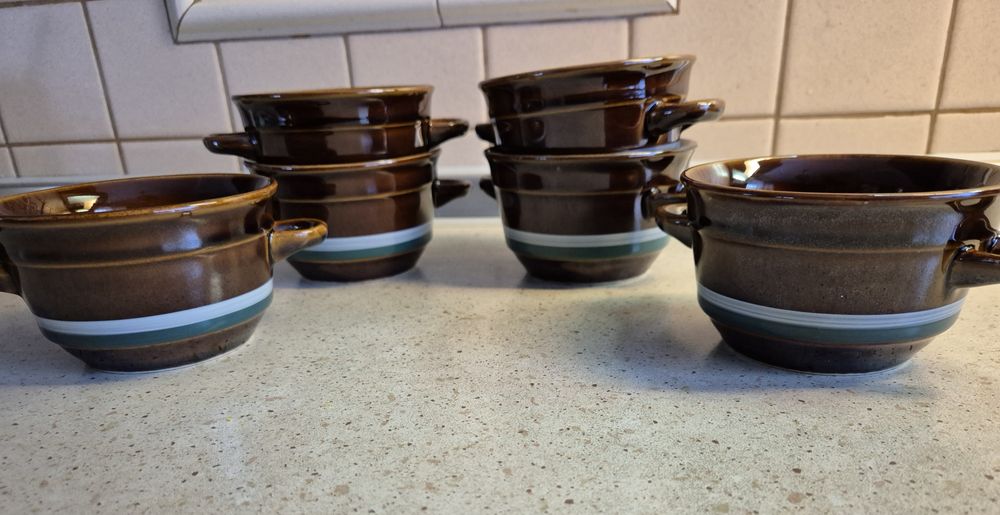 Talerzyki i miseczki z kamionki z czasów PRL