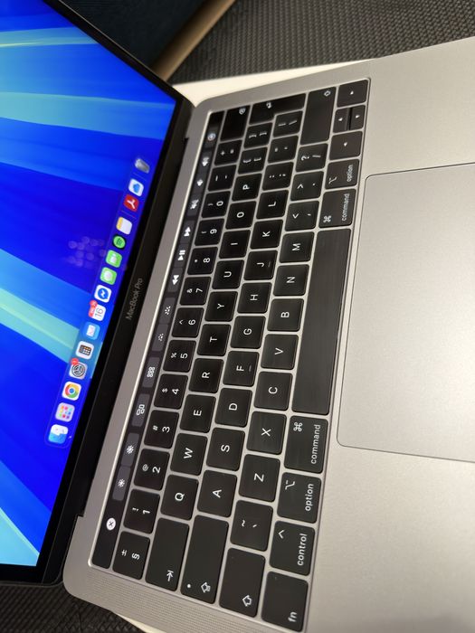 Macbook Pro 15,2 2018 Touchbar 8GB / 128GB