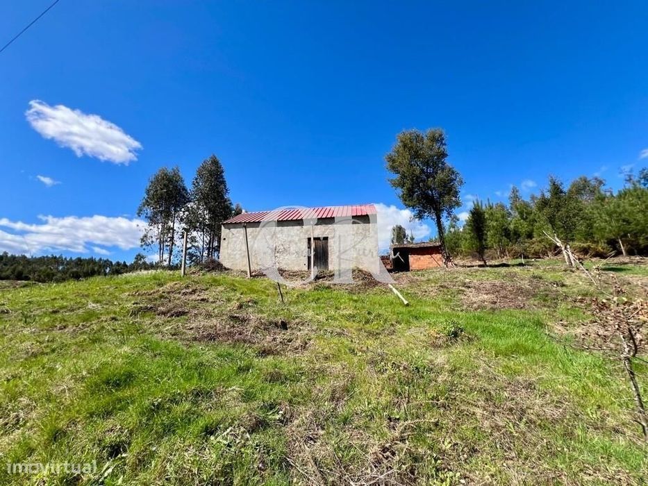 Imóvel rural com 1.8 ha, casa e poço