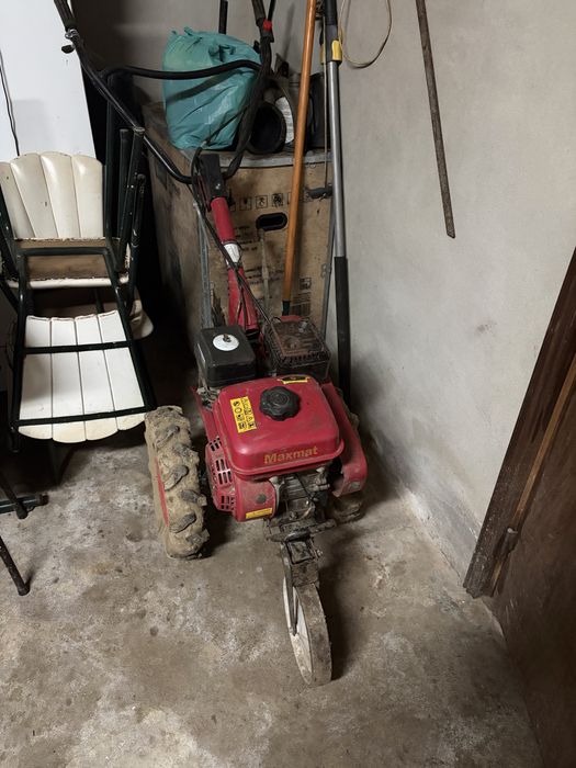 Moto enxada em otimo estado