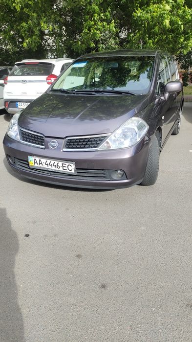 Продам Нисан тида на коробке автомат