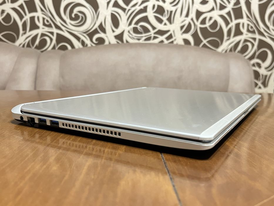 Ноутбук 14" Toshiba Satellite на Intel i5-4210U с 8ОЗУ/128SSD/FullHD