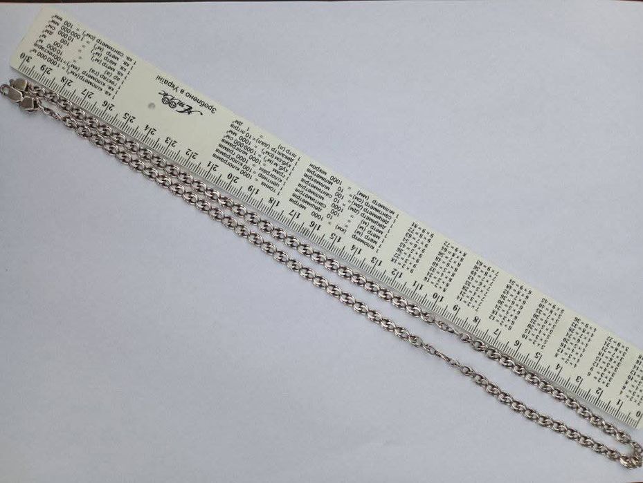 Чудовий срібний ланцюжок.