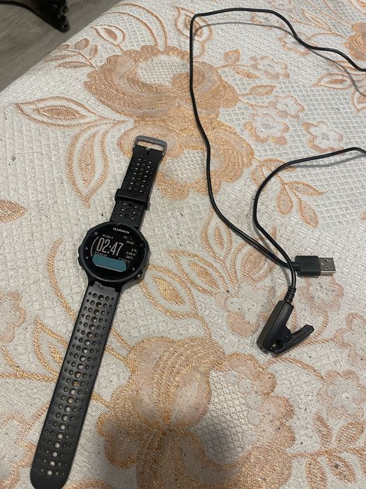 Zegarek sportowy Garmin Forerunner 235 GPS + Kabel ładujący