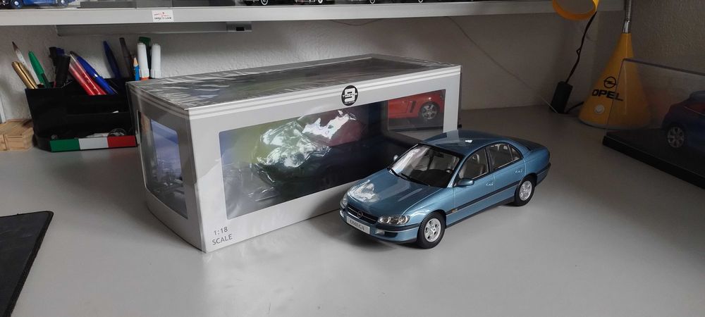 Opel Omega B Triple9 1:18