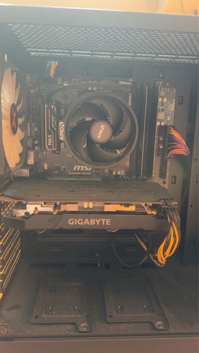 Komputer PC gamingowy