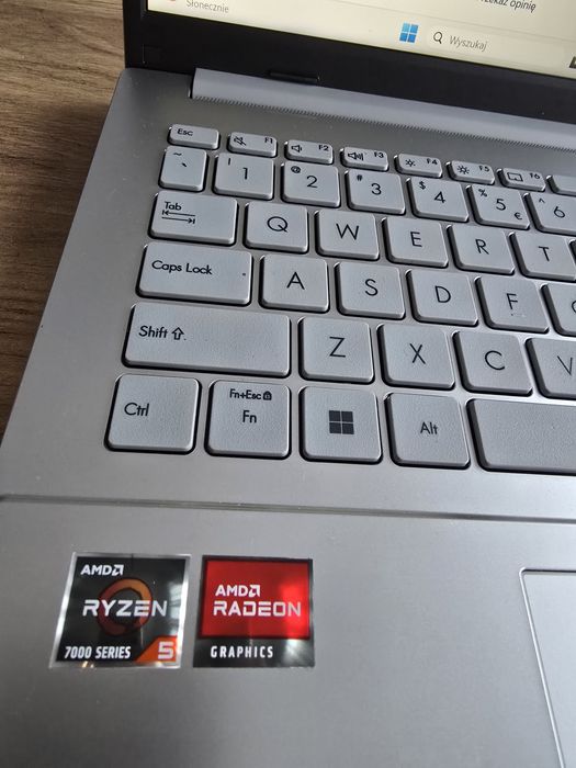 Asus Vivobook Oled  Ryzen 5/8ddr3/512ssd/radeon