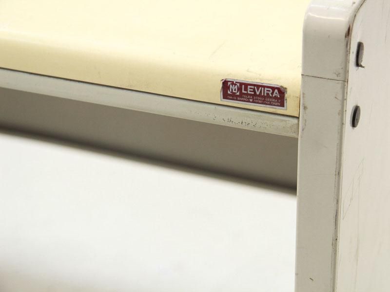 Secretária metálica