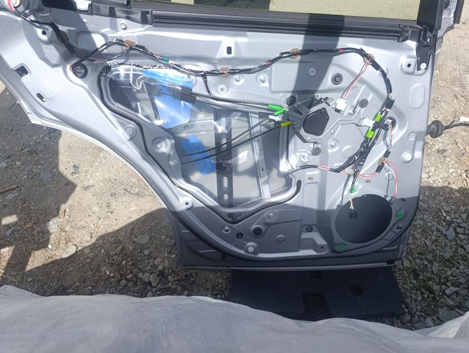 Двері задні ліві Toyota Prius 2023-2026 XW60 тойота пріус