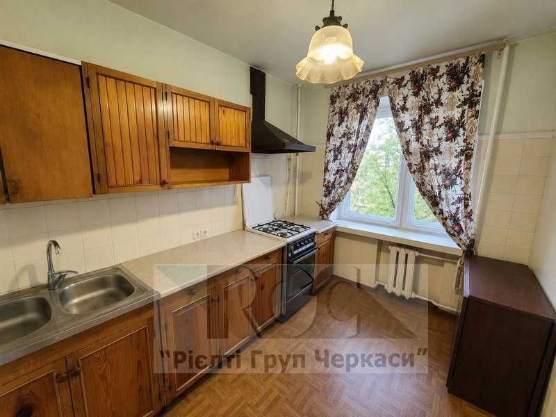 Продаж 3-кімнатної квартири в районі Сєдова