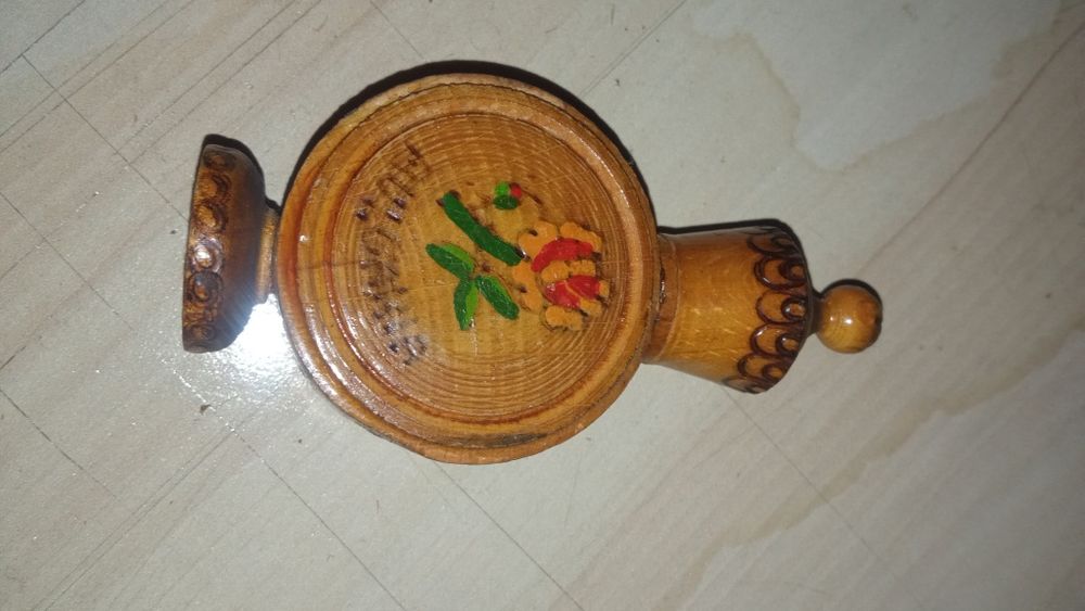 Tabakiera Drewniana bułgarska tabakiera i inne drewniane ozdoby