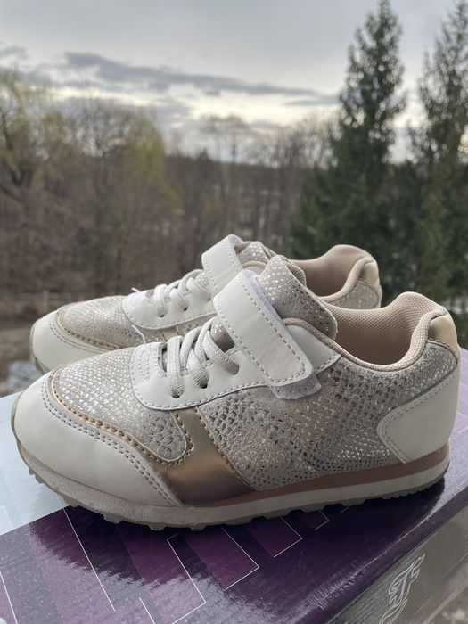 Гарні кросівочки для дівчинки, розмір 32