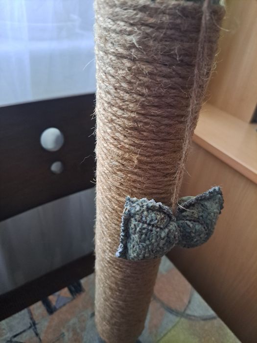 Когтеточка б/у, высота 52 см