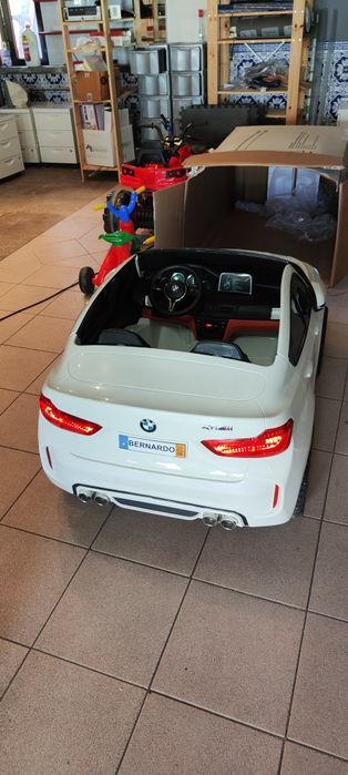 BMW X6 elétrico criança
