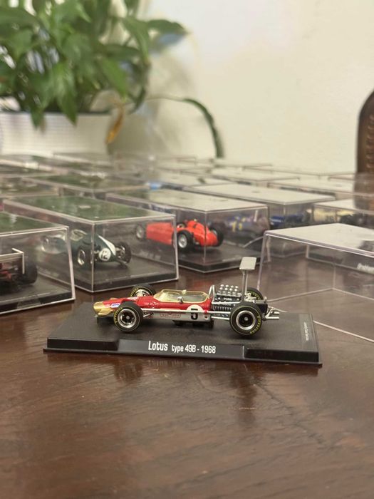 Coleção de miniaturas com fasciculos completa alusiva aos 50 anos da F1