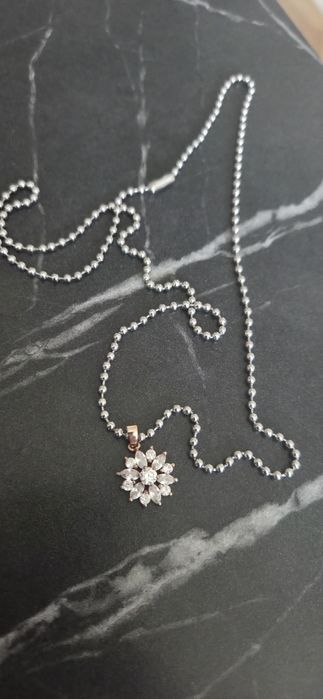 Zawieszka wisiorek na szyję kwiat