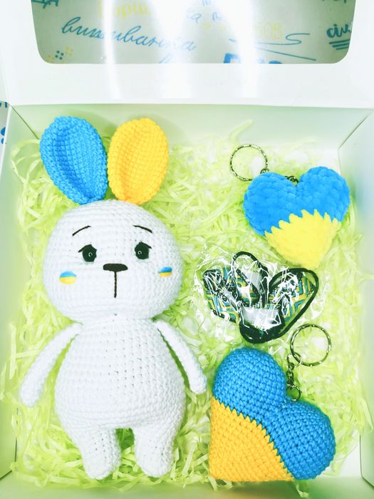 Іграшки в'язані гачком, патріотичні подарунки, великий вибір