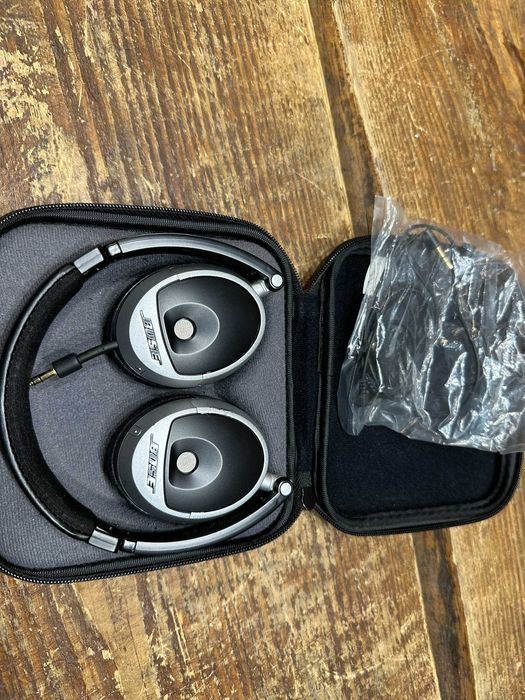 Słuchawki nauszne Bose Triport  plus case