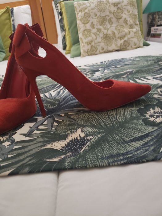 Sapato de tacão alto vermelho 37 em muito bom estado
