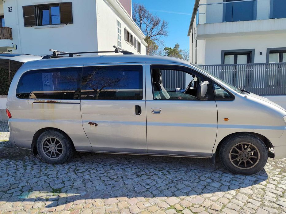 selling hyundai H1 car
